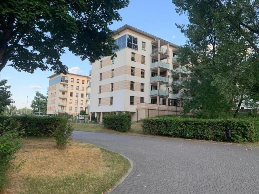 Europa22 "Apartament Delux" Z Wanna - Centrum Miasta Z Widokiem Na Staw Tomaszów Mazowiecki Dış mekan fotoğraf